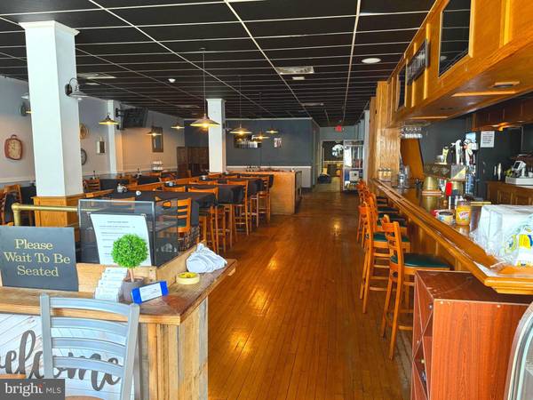Staunton, VA 24401,27 W BEVERLEY ST