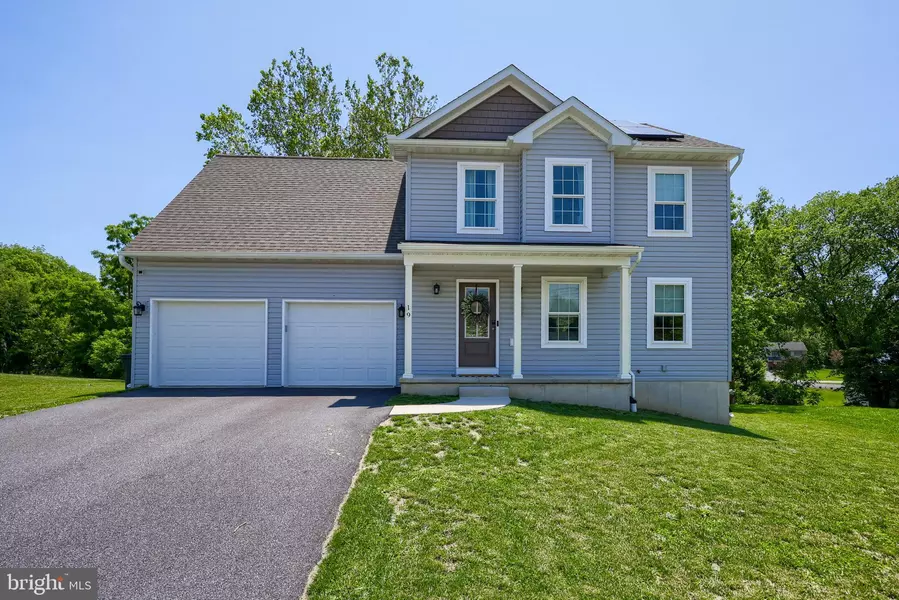 19 TENNYSON DR, Lancaster, PA 17602