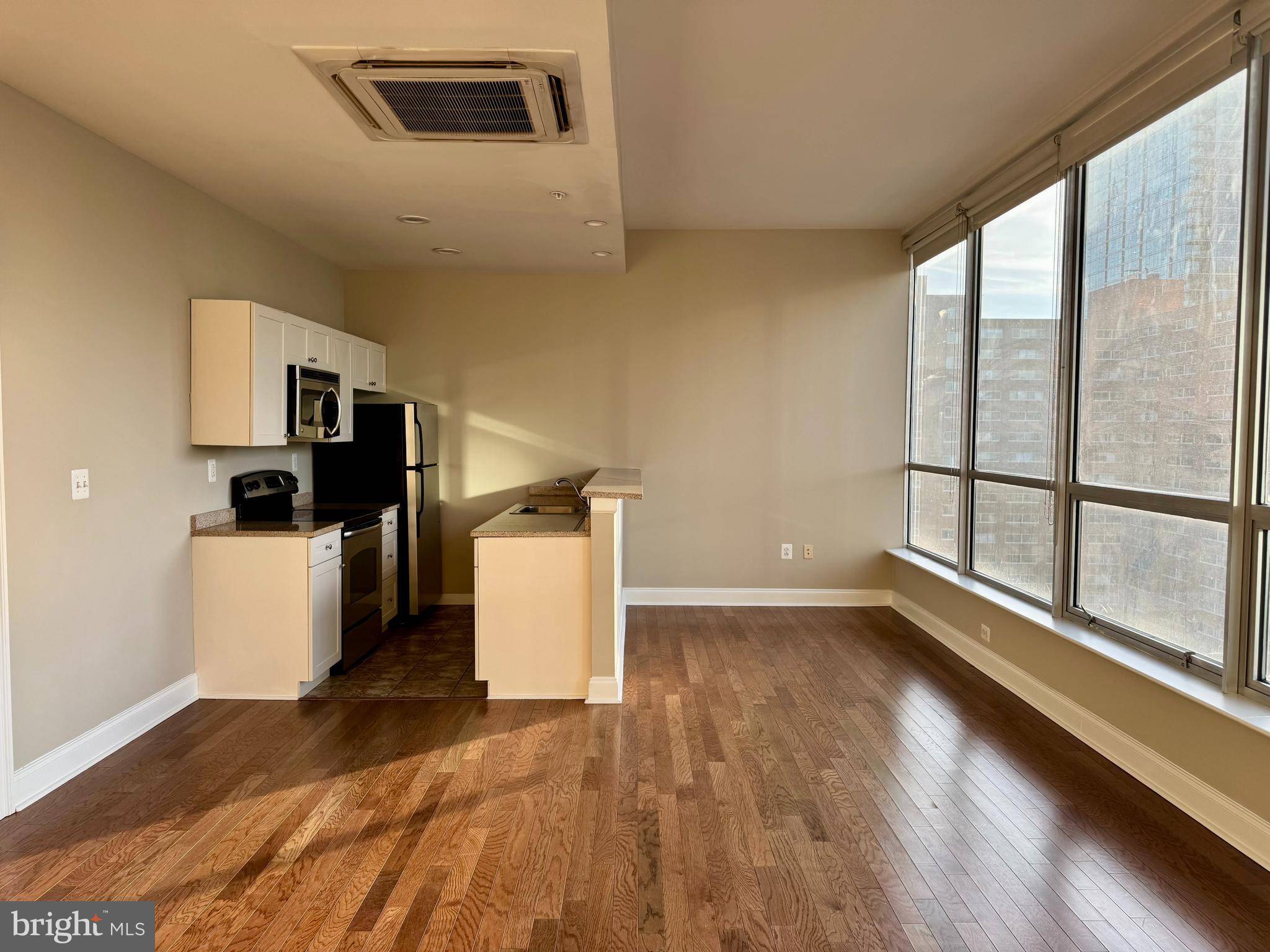 Philadelphia, PA 19103,2040 MARKET ST #404