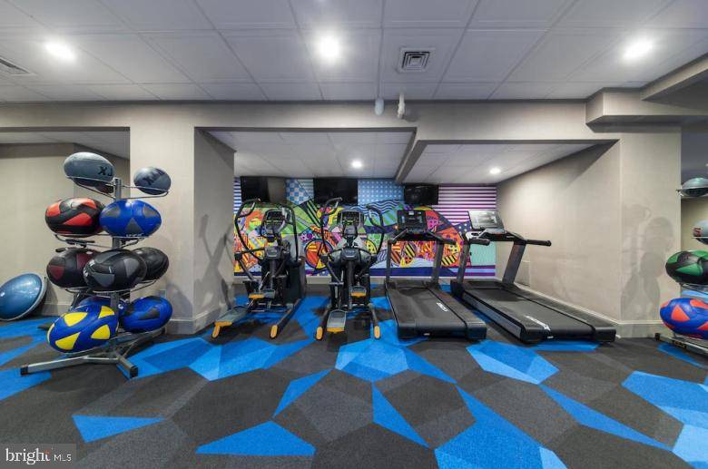 Philadelphia, PA 19103,222 W RITTENHOUSE SQ #904