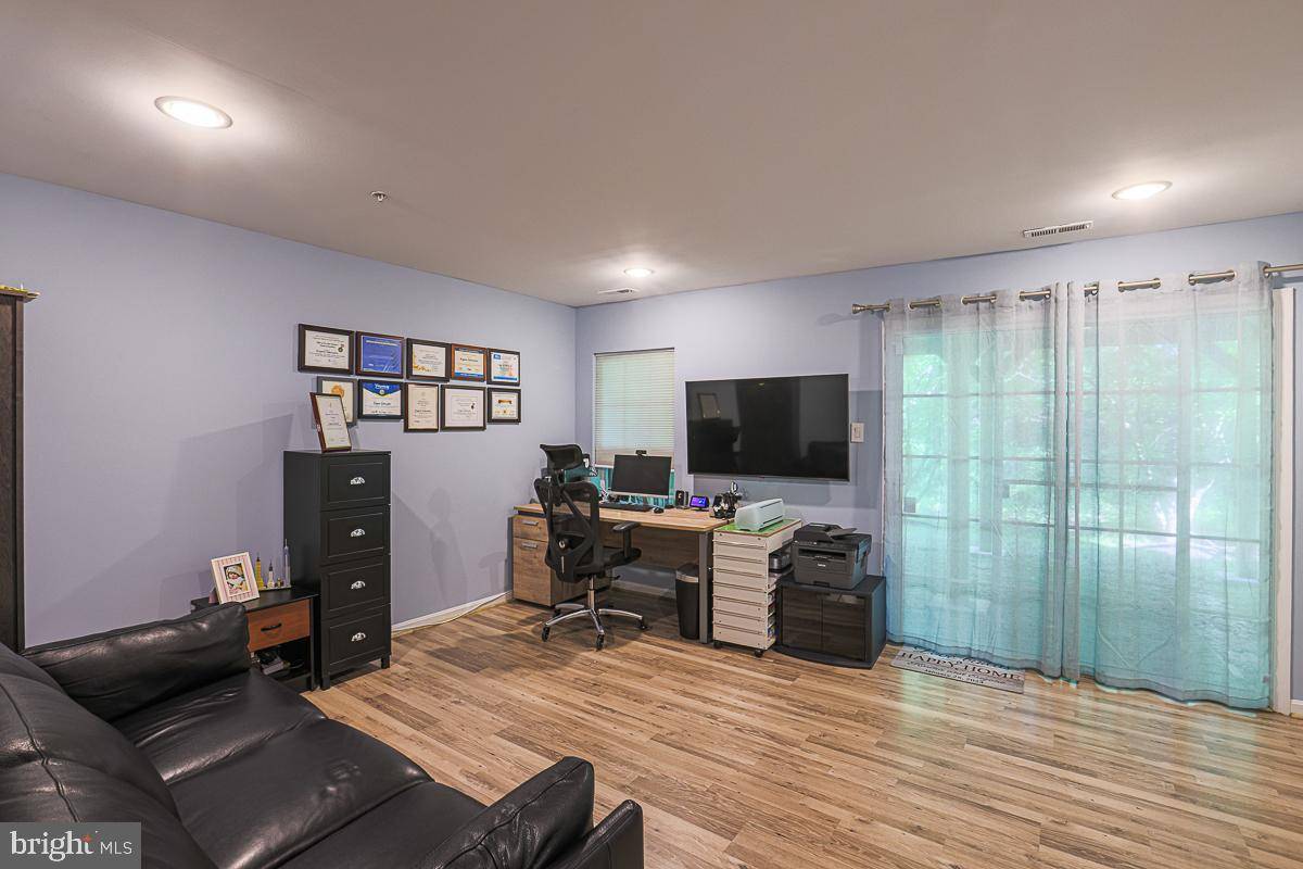 Ellicott City, MD 21043,5769 GOLDFINCH CT