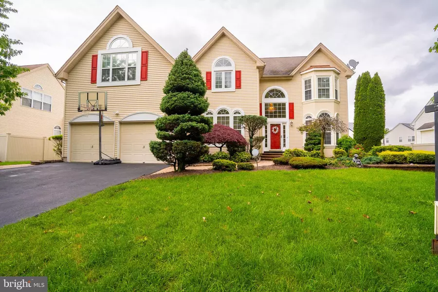 4 BERNADETTE CIR, Monmouth Junction, NJ 08852