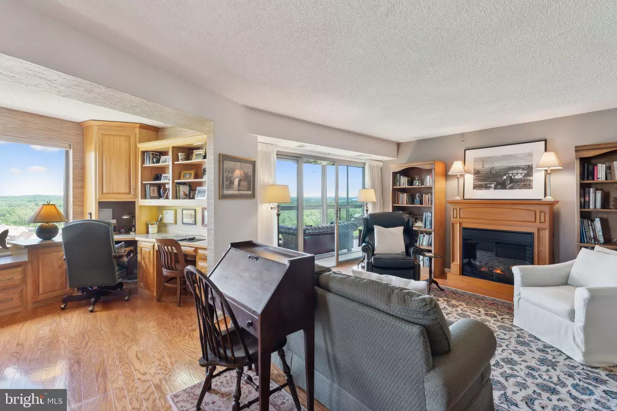 Leesburg, VA 20176,19385 CYPRESS RIDGE TER #814