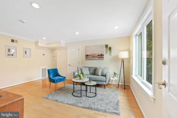 Takoma Park, MD 20912,7527 MAPLE AVE #4