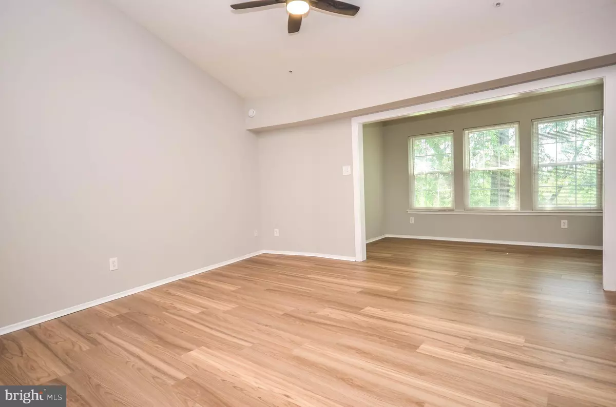 Alexandria, VA 22302,3313 WYNDHAM CIR #4209