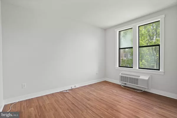 Washington, DC 20003,7 18TH ST SE #208