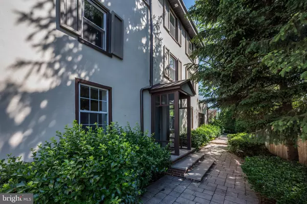 Riverton, NJ 08077,206 CARRIAGE HOUSE LN