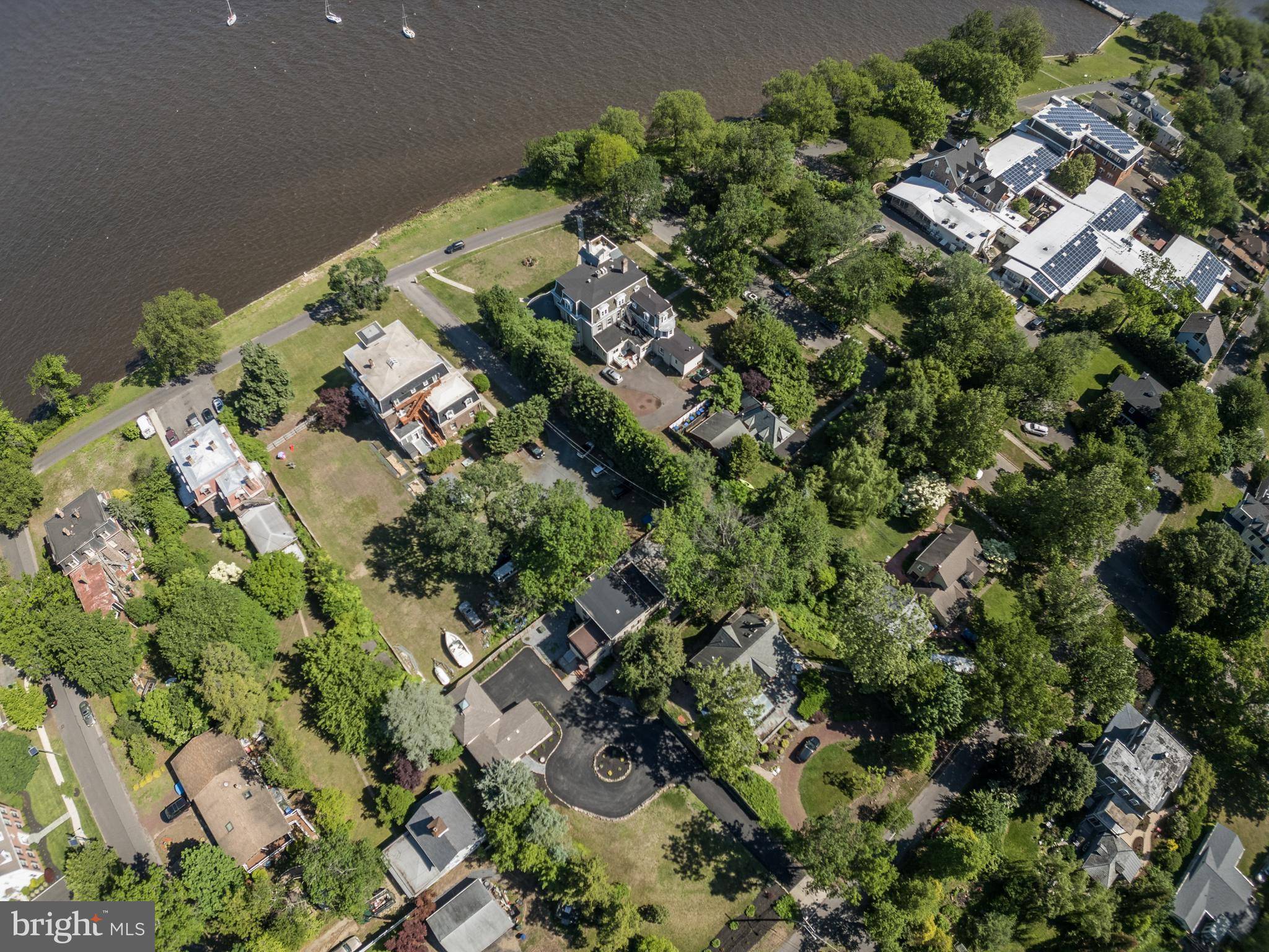 Riverton, NJ 08077,206 CARRIAGE HOUSE LN
