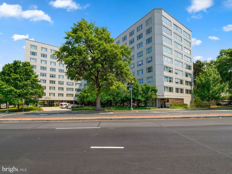 2475 VIRGINIA AVE NW #608, Washington, DC 20037