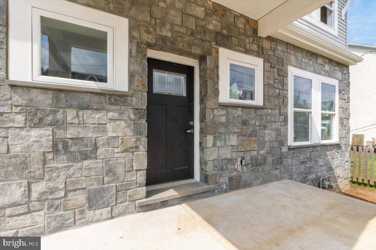 Conshohocken, PA 19428,321 E 9TH AVE
