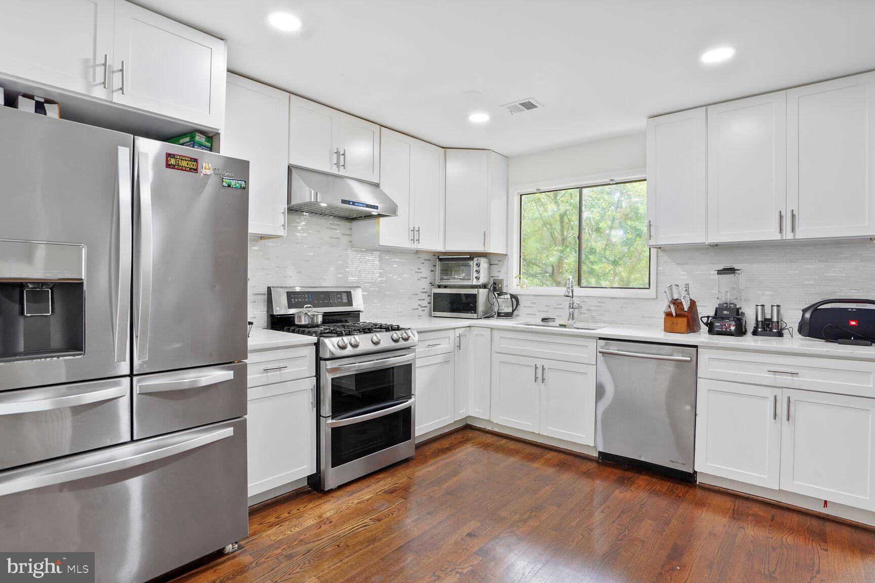 Reston, VA 20191,2412 SOUTHGATE SQ