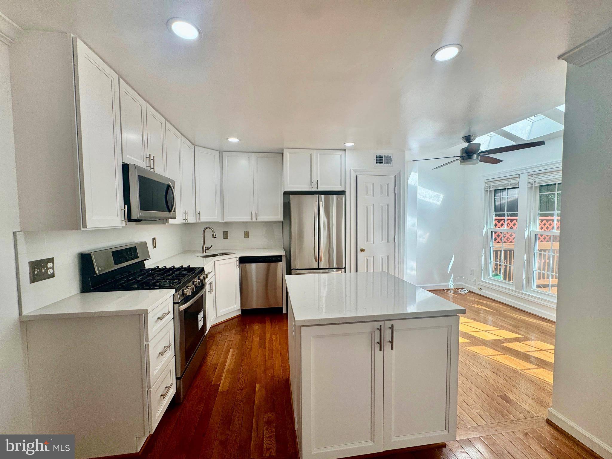 Centreville, VA 20120,14503 BATTERY RIDGE LN
