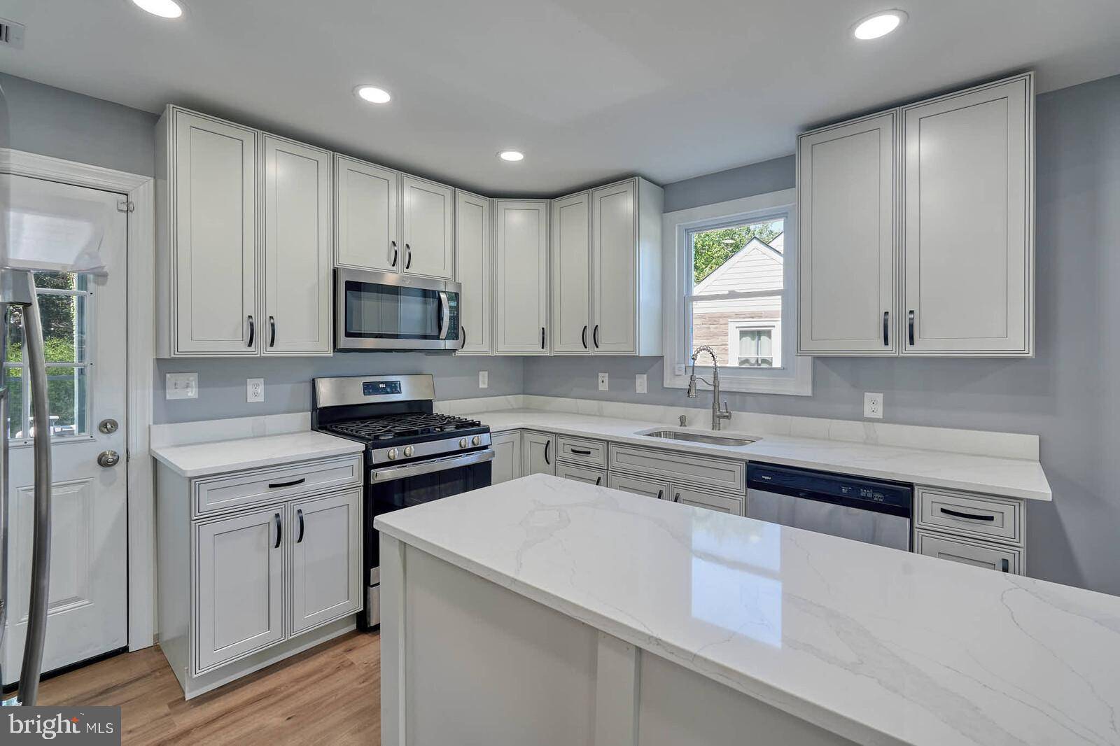Oxon Hill, MD 20745,112 FOX WAY