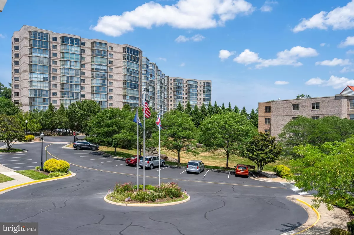 Leesburg, VA 20176,19375 CYPRESS RIDGE TER #206