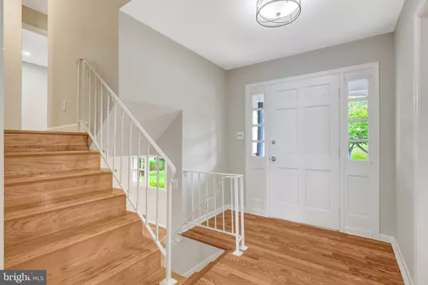 Vienna, VA 22181,2525 LAKEVALE DR