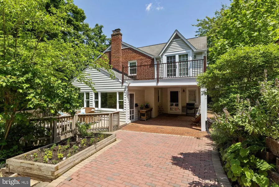 2323 N VERMONT ST, Arlington, VA 22207