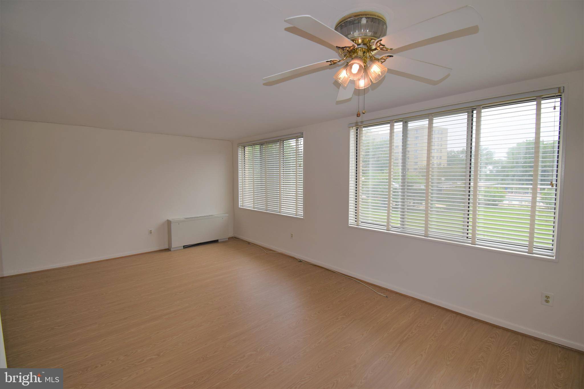 Alexandria, VA 22307,6641 WAKEFIELD DR #214