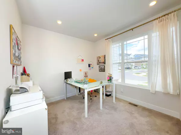 White Plains, MD 20695,5202 NEWPORT CIR