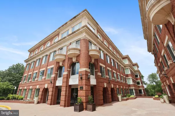 Alexandria, VA 22314,625 SLATERS LN #407