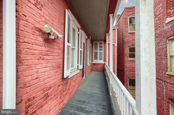 York, PA 17401,476 W MARKET ST