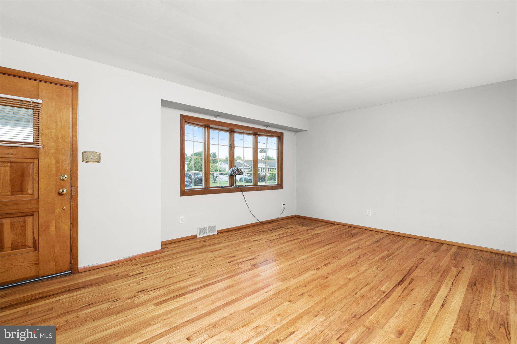Hamilton, NJ 08619,10 WHITMAN RD