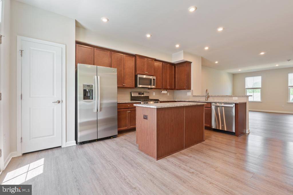 Stratford, NJ 08084,39 SIDNEY LN