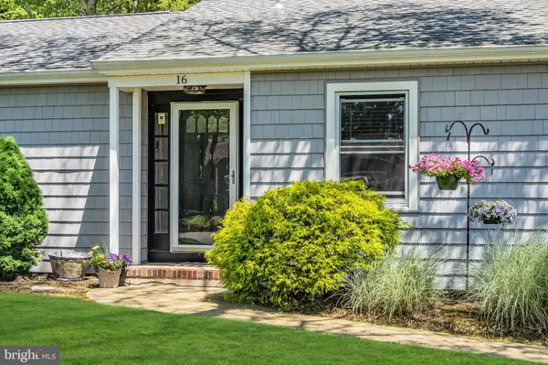 Lanoka Harbor, NJ 08734,16 BAYBERRY DR