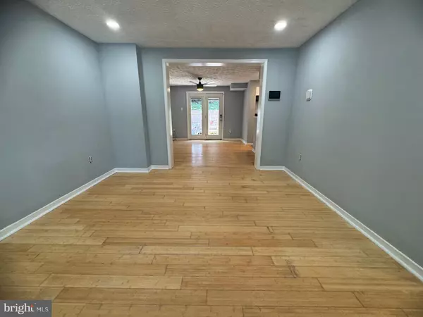 Capitol Heights, MD 20743,404 SHADY GLEN DR