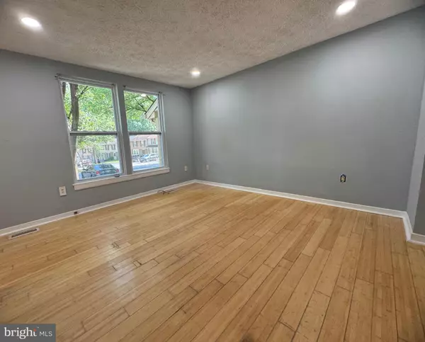 Capitol Heights, MD 20743,404 SHADY GLEN DR
