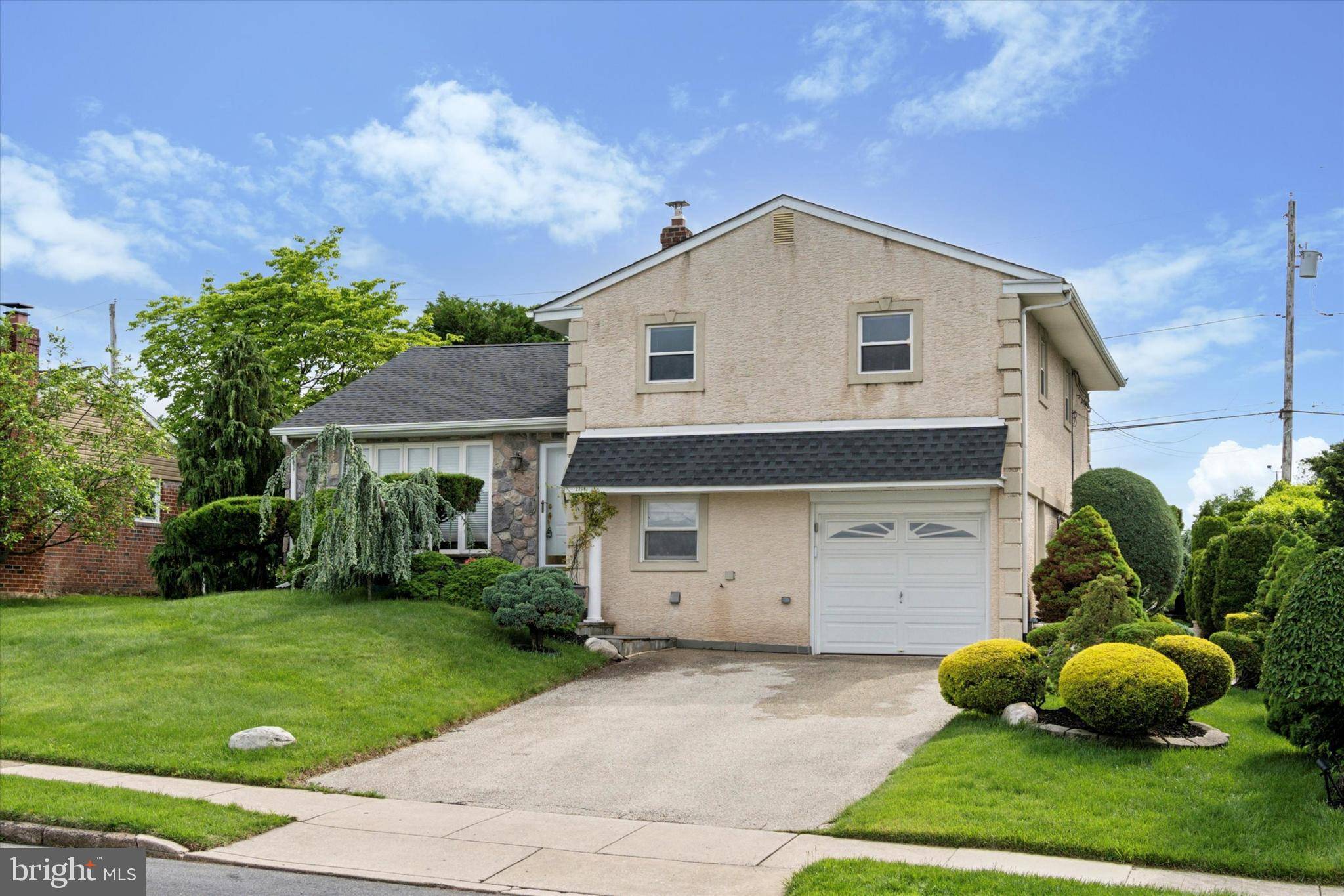 Broomall, PA 19008,2208 CLOVER DR