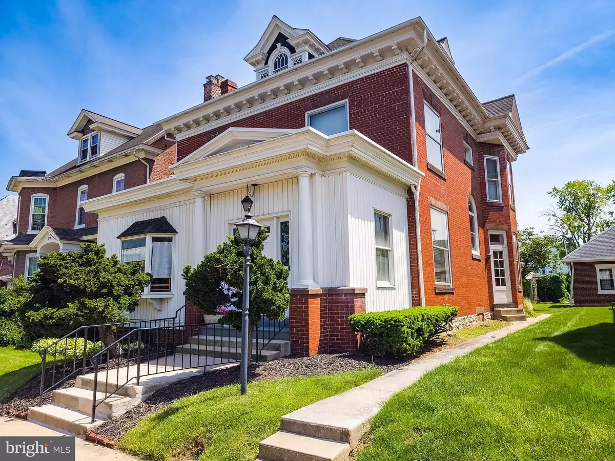 Palmyra, PA 17078,206 E MAIN ST