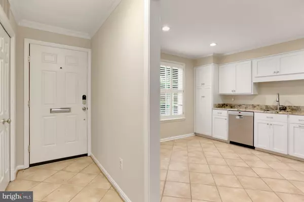 Bethesda, MD 20816,4821 SANGAMORE RD #12