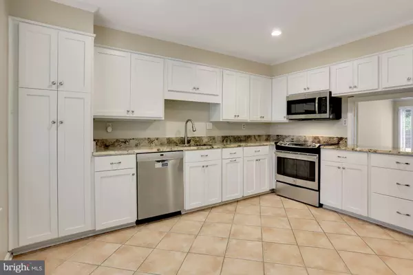 Bethesda, MD 20816,4821 SANGAMORE RD #12