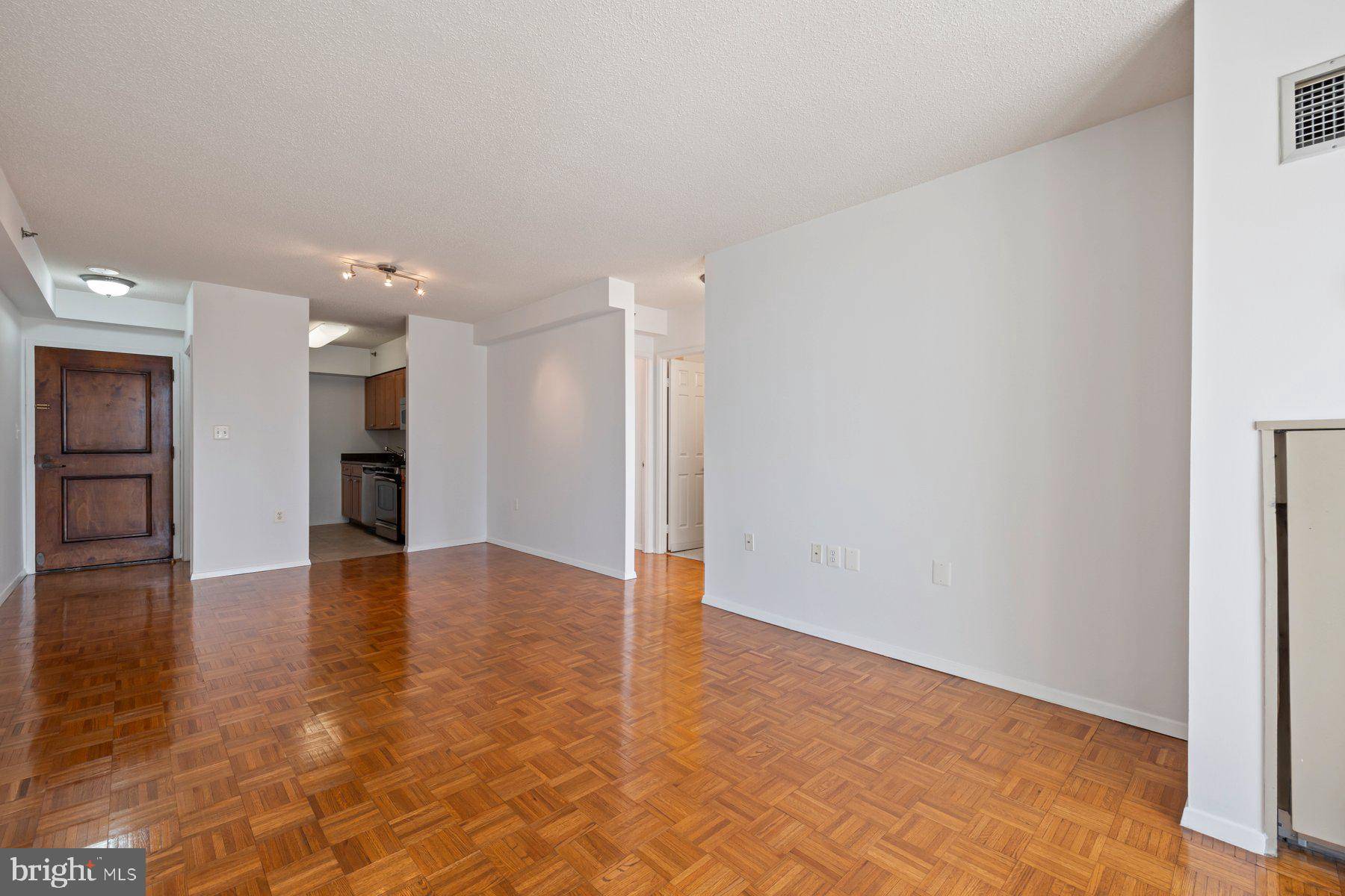 Bethesda, MD 20814,4801 FAIRMONT AVE #804