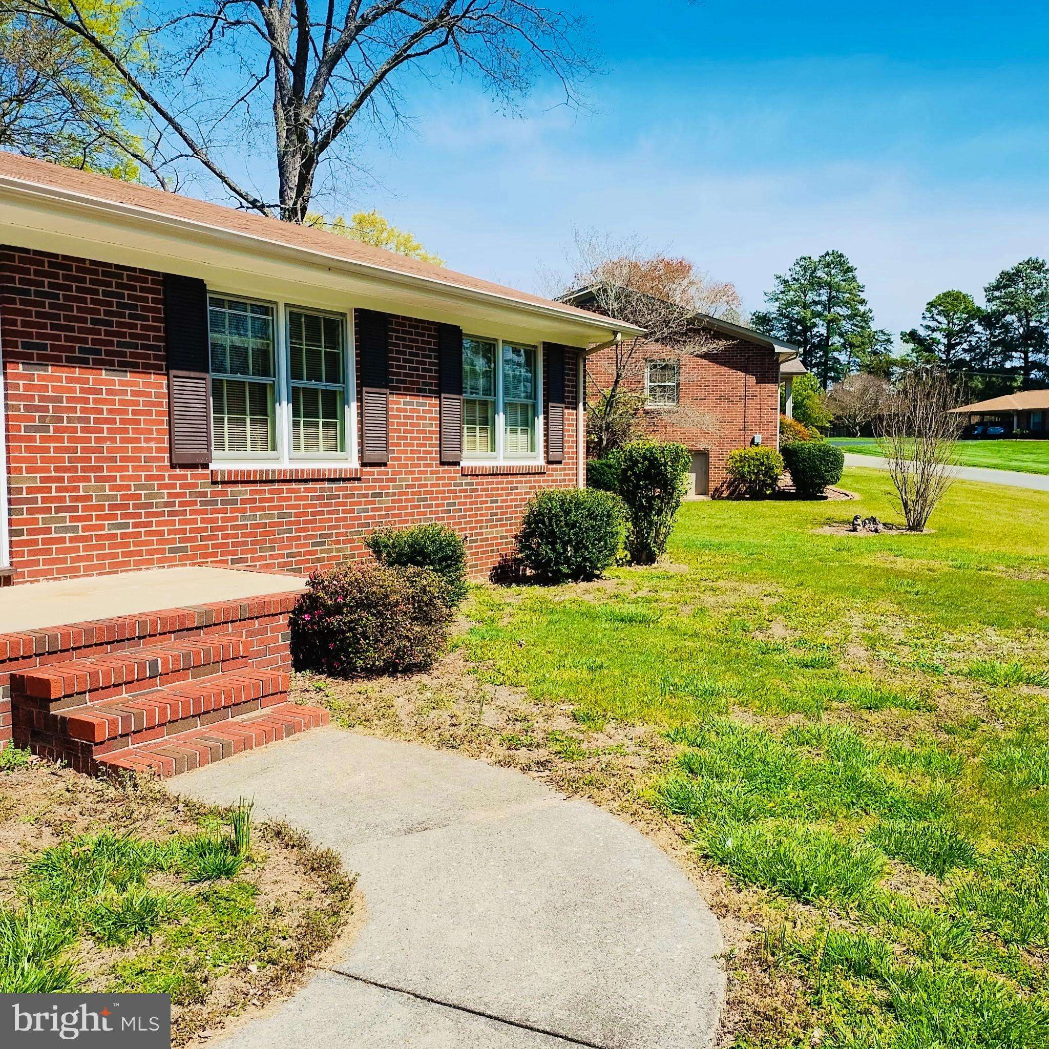 South Boston, VA 24592,106 WHITE OAK DR