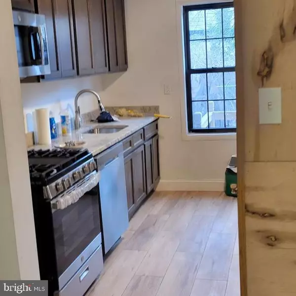 Trenton, NJ 08609,27 HOLLYWOOD AVE