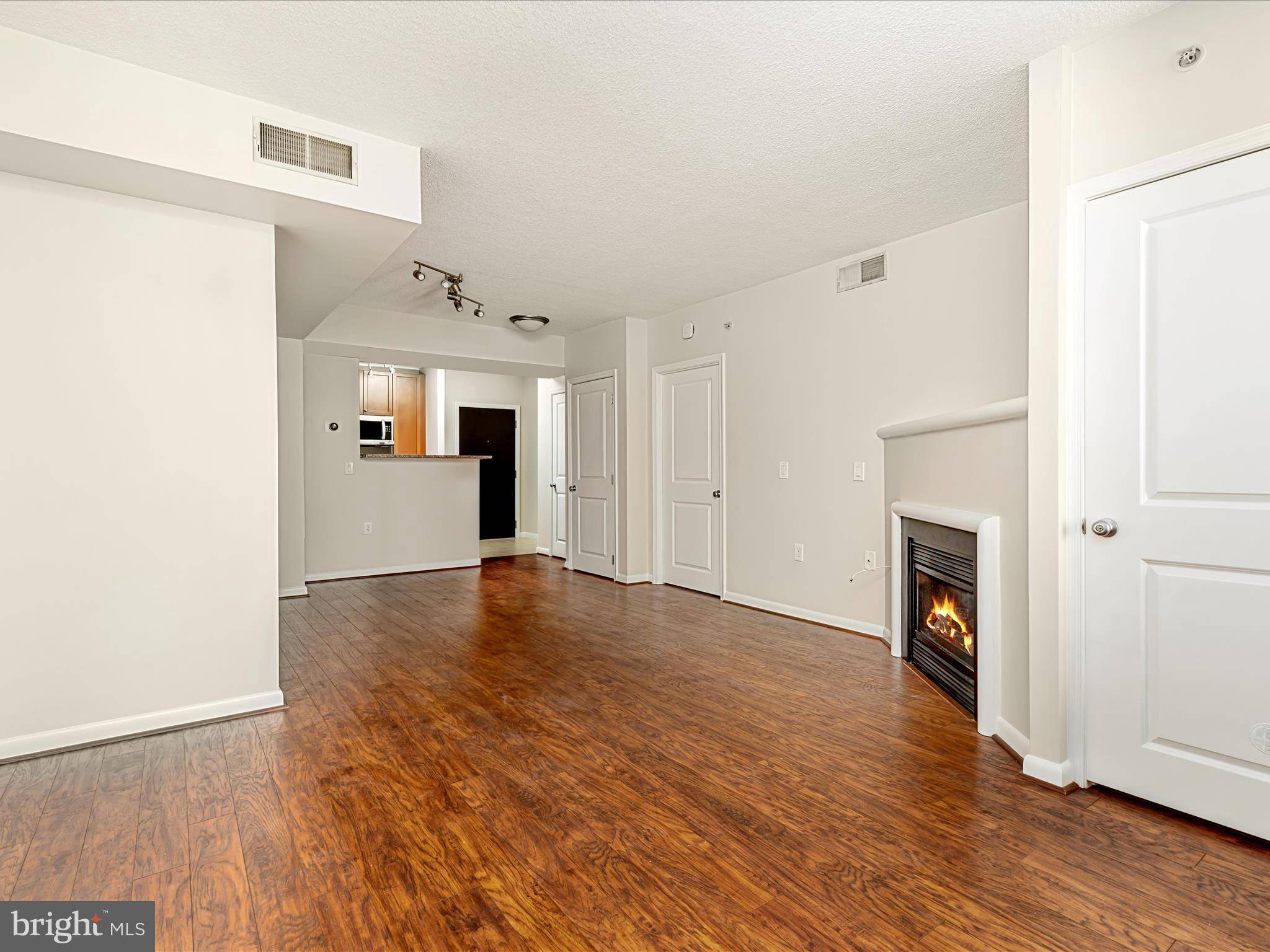 Arlington, VA 22203,851 N GLEBE RD N #601