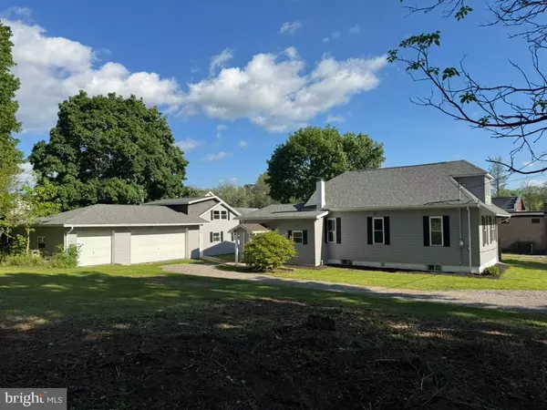 10 SPRUCE AVE, Barnesville, PA 18214