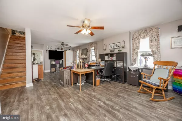 Conshohocken, PA 19428,915 SPRING MILL AVE