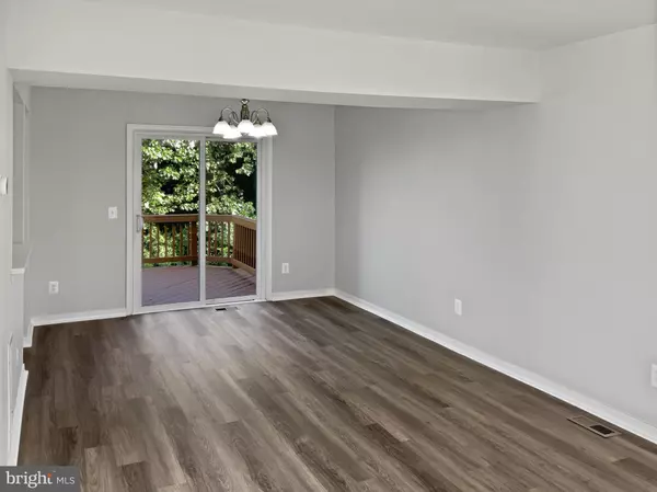 Herndon, VA 20171,3252 TAYLOE CT