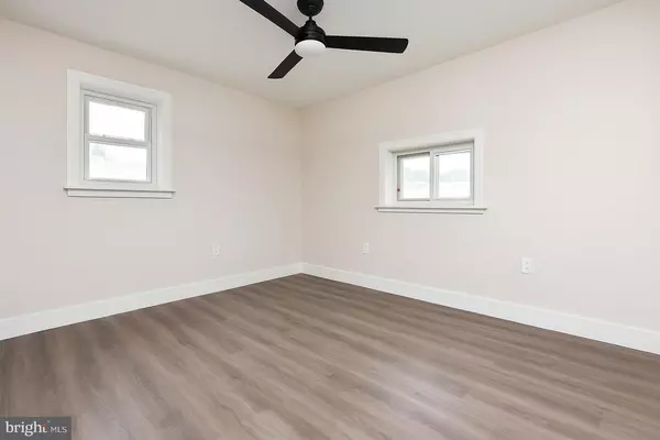 Bellmawr, NJ 08031,98 OAK AVE