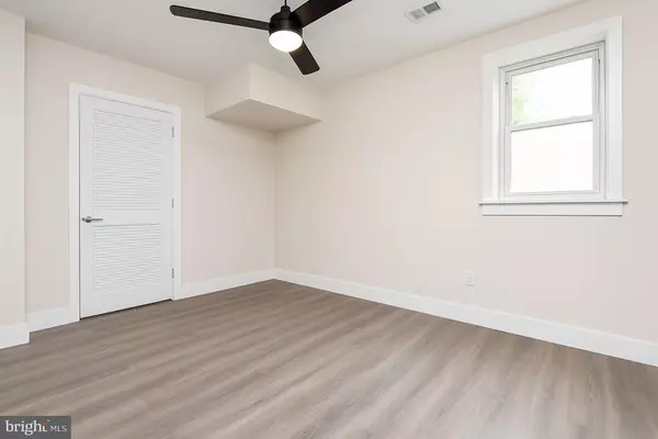 Bellmawr, NJ 08031,98 OAK AVE