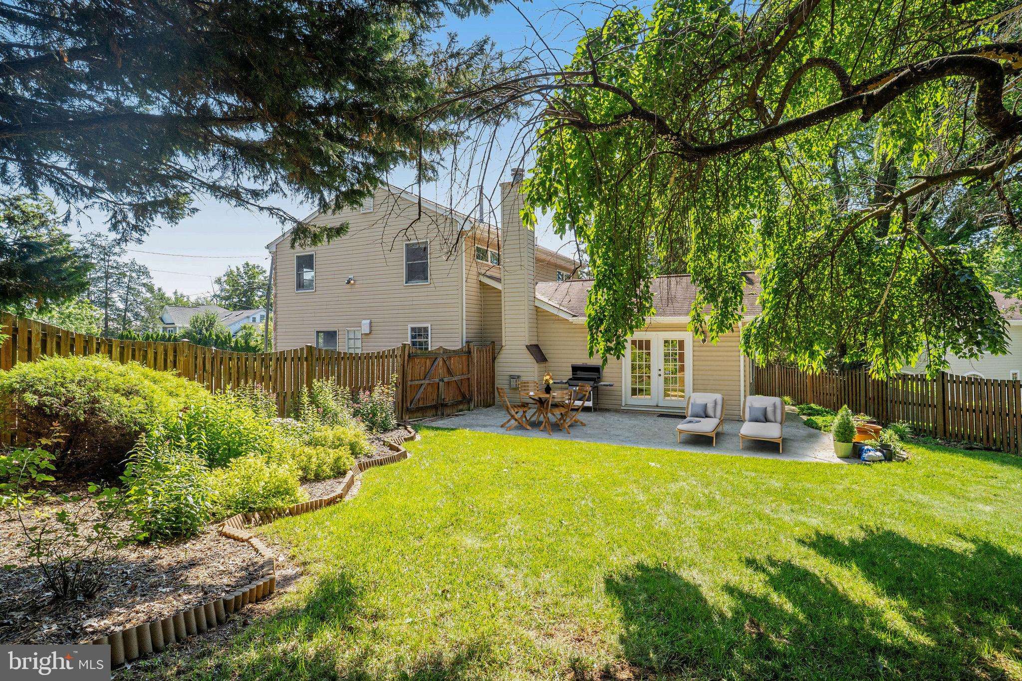Falls Church, VA 22043,2052 ARCH DR
