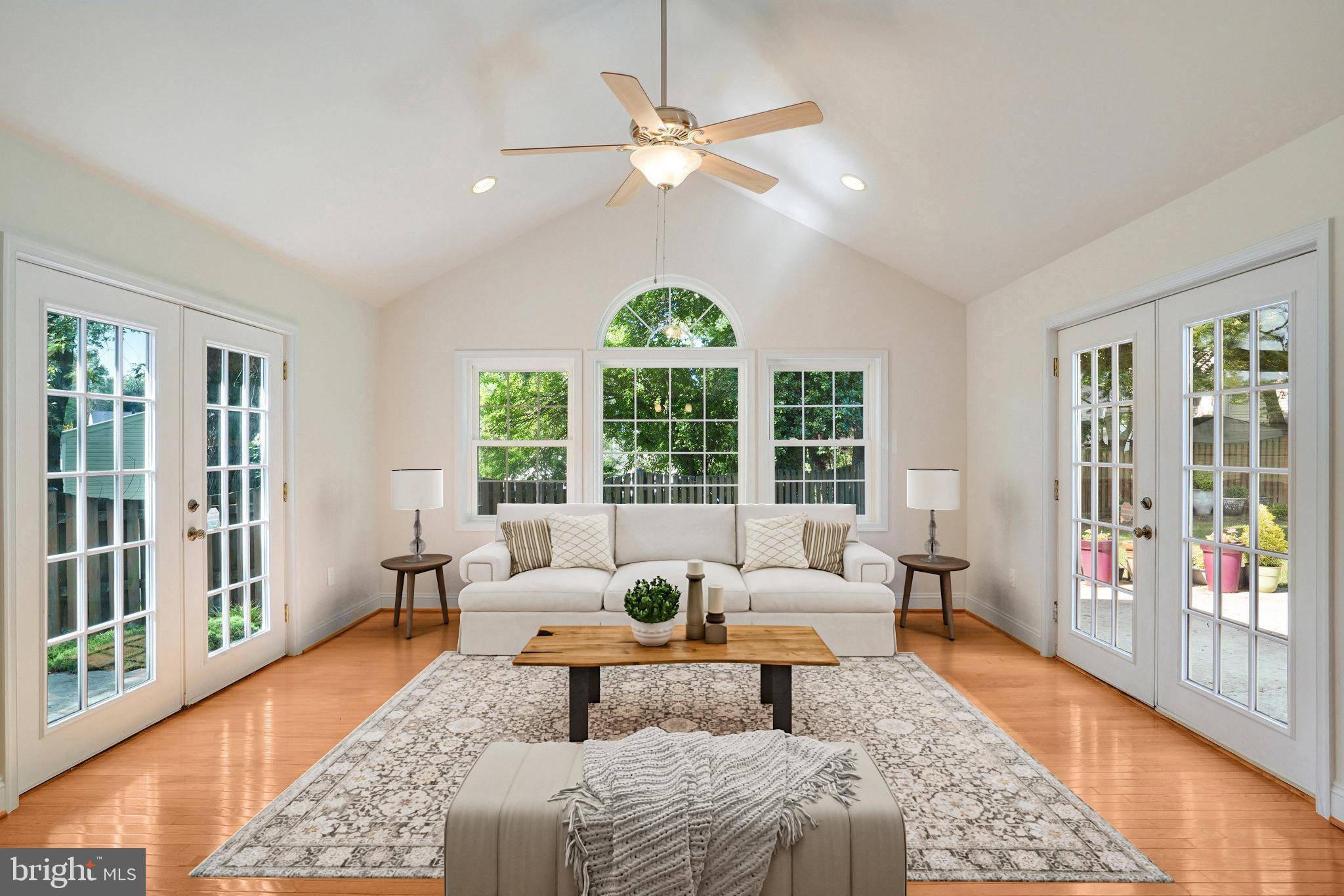 Falls Church, VA 22043,2052 ARCH DR