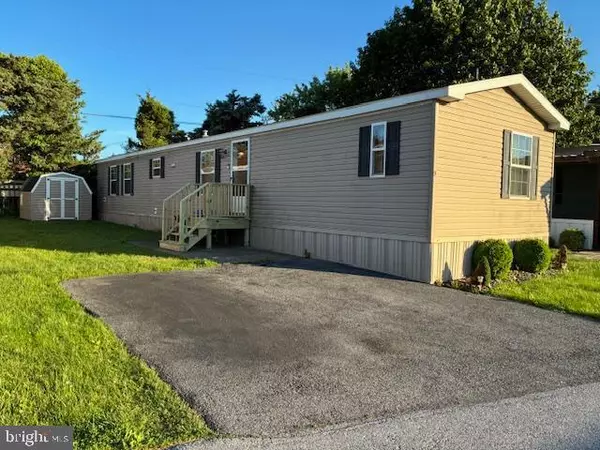 9 S GREEN ACRES CIR, Akron, PA 17501