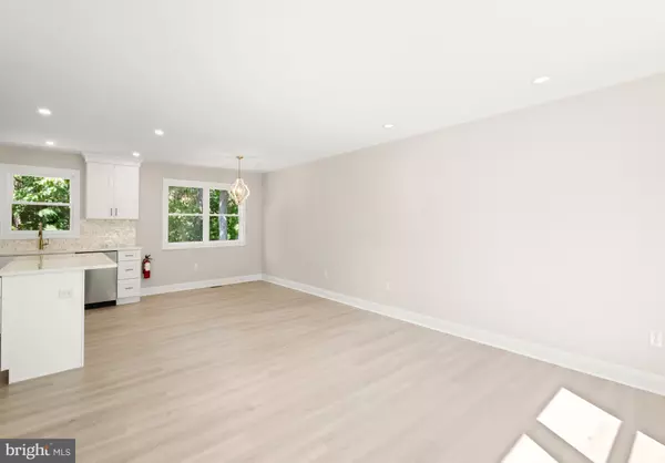 Sicklerville, NJ 08081,13 SAWOOD DR