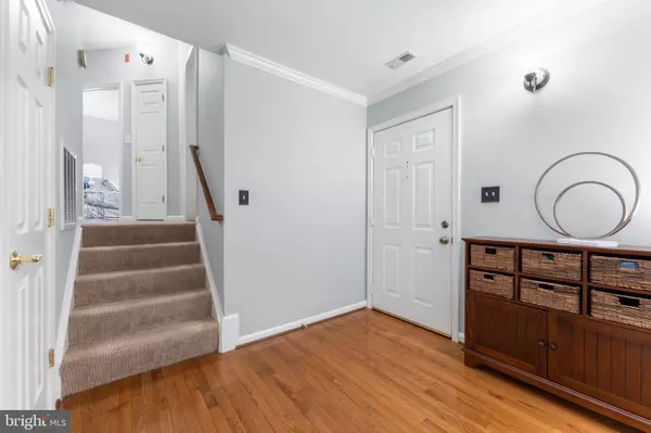 Alexandria, VA 22311,4669 LAWTON WAY #104