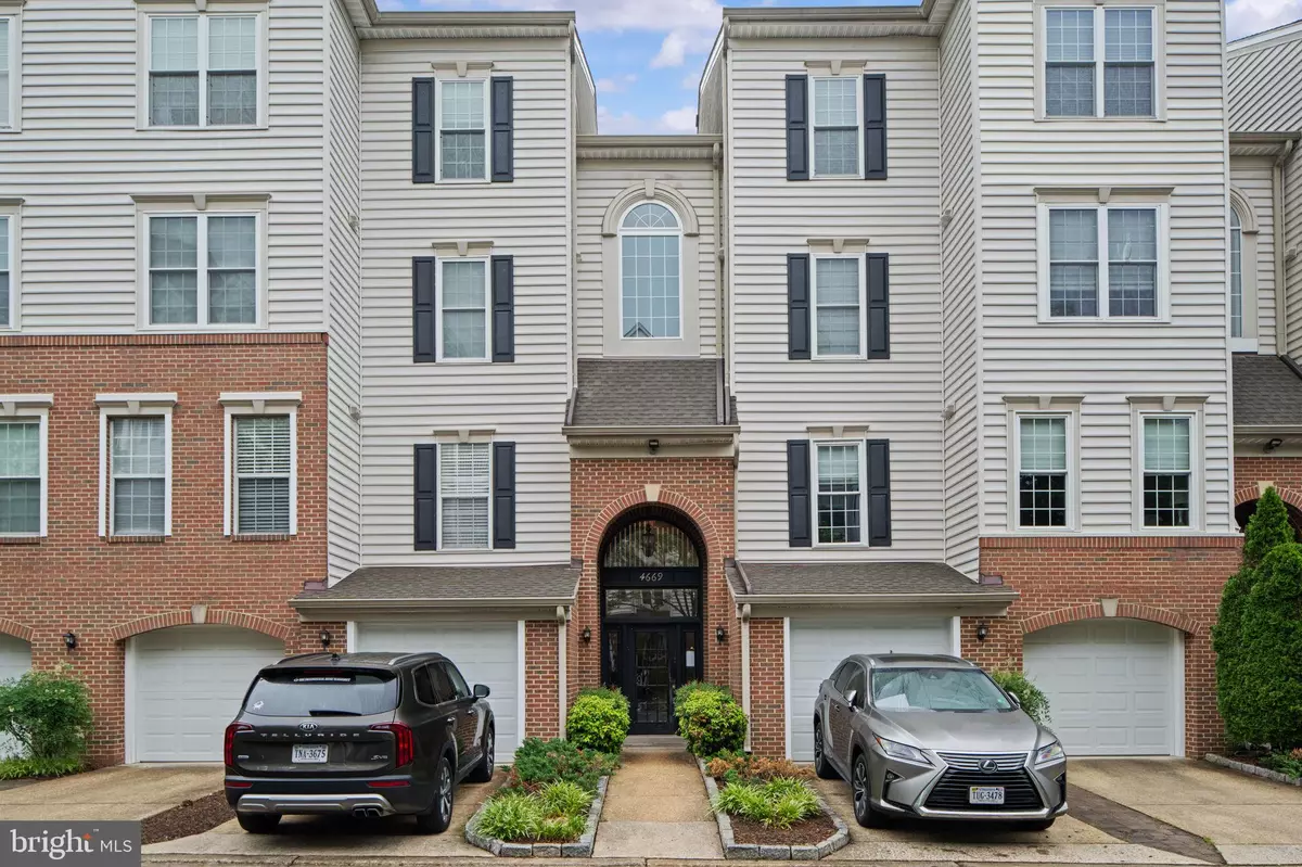 Alexandria, VA 22311,4669 LAWTON WAY #104