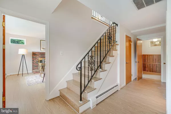 Arlington, VA 22207,2566 MILITARY RD