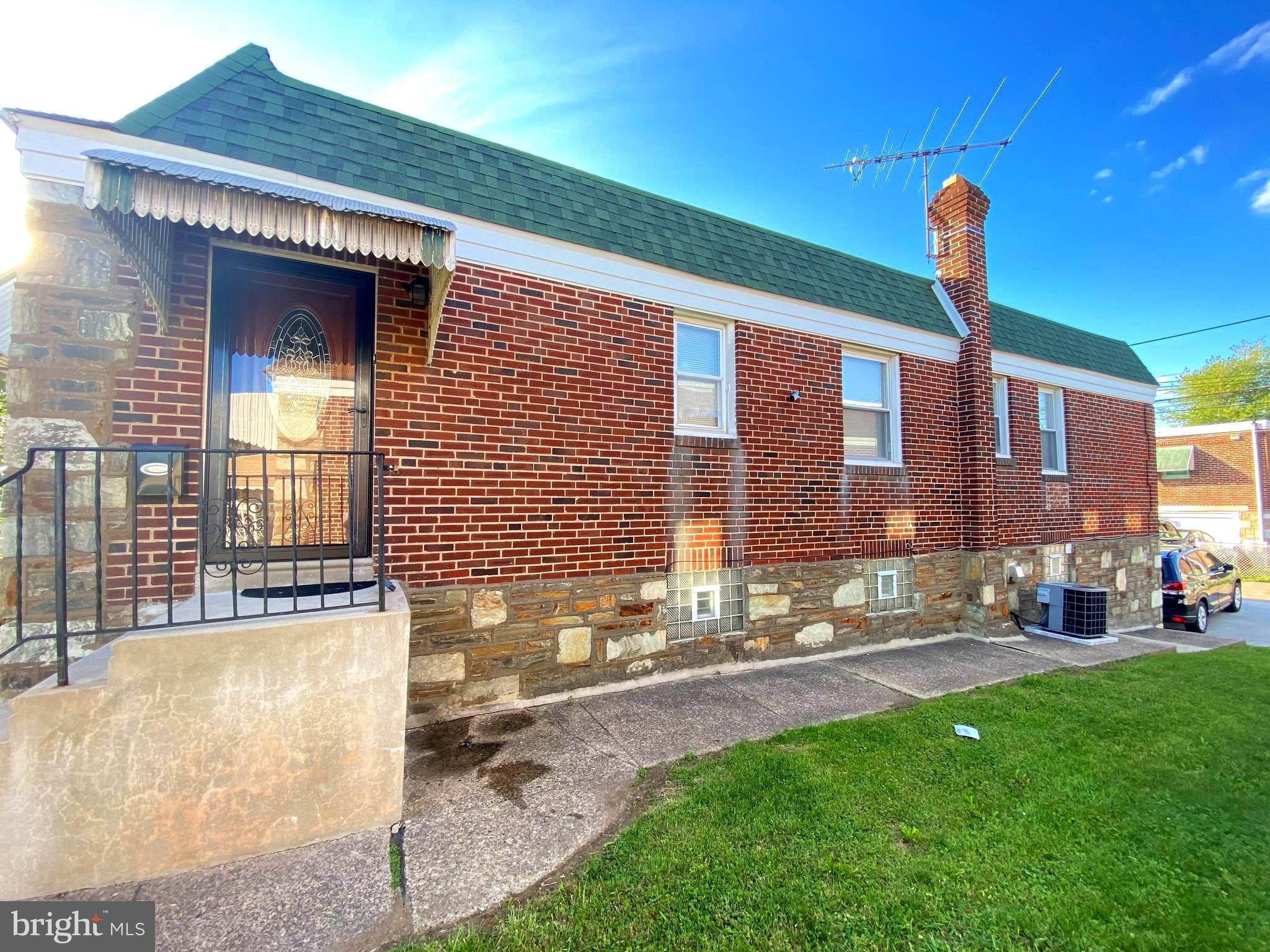 Philadelphia, PA 19152,2803 RHAWN ST
